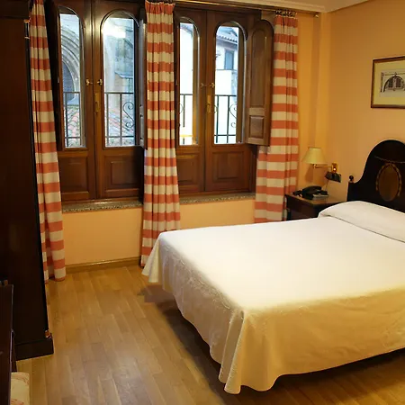 Gasthof Hospedium Plaza Mayor 2*